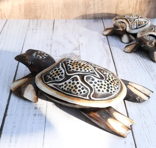 Vista 8 de Ebros Gift Balikraft - Juego de 3 figuras de madera tallada a mano para artesanos y artesanos, juego de 3 figuras familiares de tortuga, cenicero