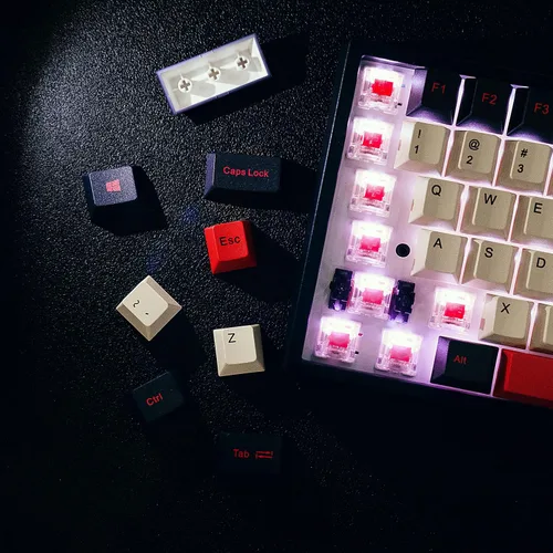 Vista 5 de YUNZII KC84 SP Teclado mecánico intercambiable en caliente de 84 teclas con teclas PBT teñidas teclado programable RGB NKRO interruptor marrón