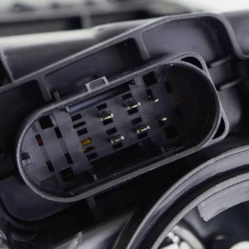 Vista 3 de KarParts360 Conjunto de faros delanteros para Mercedes-Benz C300 2015 16 17 2018 lado del conductor con bombillas carcasa negra sedán