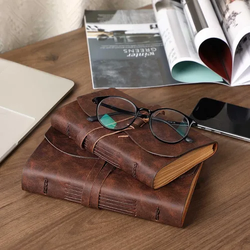 Vista 4 de Diario encuadernado en cuero para hombres y mujeres, cuaderno de escritura grande rústico vintage hecho a mano con 240 páginas forradas de papel