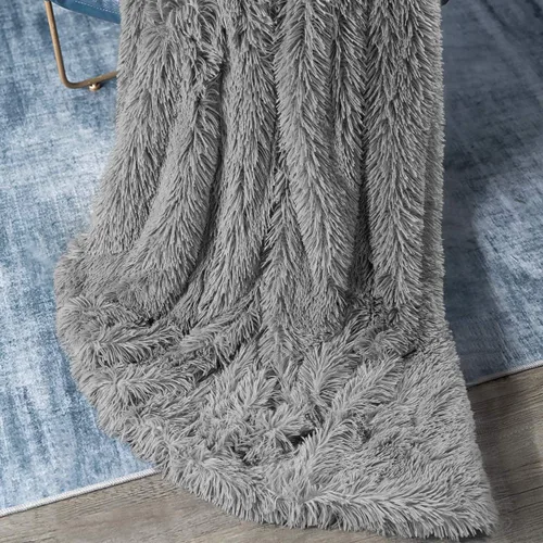 Vista 4 de Andecor Manta suave y esponjosa de piel sintética, 50 x 60 pulgadas, manta de felpa ligera y cálida para cama, sofá, silla, decoración del hogar