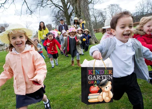 Vista 2 de WaaHome Bolsa de regalo de graduación de jardín de infantes para niños y niñas 2026-11.5 pulgadas, bolsas de regalo de graduación de jardín