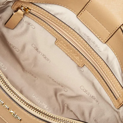 Vista 7 de Calvin Klein Hayden Saffiano - Bolso de hombro de cuero con triple compartimento