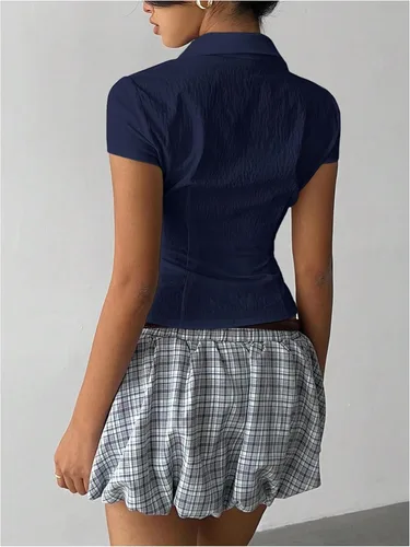 Vista 2 de SweatyRocks Camisas con botones para mujer, manga casquillo, blusa de trabajo elegante