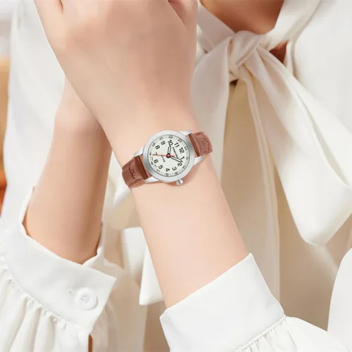 Vista 2 de Reloj analógico de cuarzo para mujer, mini reloj de vestir para mujer, esfera de fácil lectura, 3ATM, resistente al agua, correa de cuero, correa
