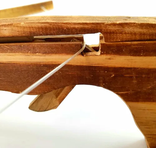 Vista 5 de Adventure Awaits! - Set de ballesta de juguete artesanal de madera - 10 flechas de madera y un carcaj - para jugar al aire libre