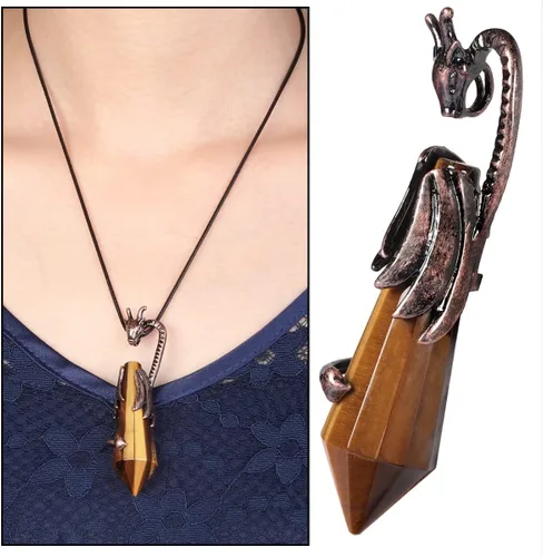 Vista 2 de TUMBEELLUWA Collar con colgante de 12 cristales facetados para figura de dragón unisex, colgante de péndulo de piedra envuelta con cadena