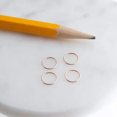 Vista 32 de Juego de 2 pares de anillos de nariz para cartílago pequeños para mujer, tragus, tabique, hélix, múltiples piercings finos