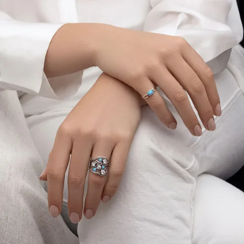 Vista 4 de Anillo de plata de ley 925 con 3 ópalo redondo azul y 4 circonitas cúbicas redondas blancas, aspecto vintage bohemio, hipoalergénico, sin níquel ni