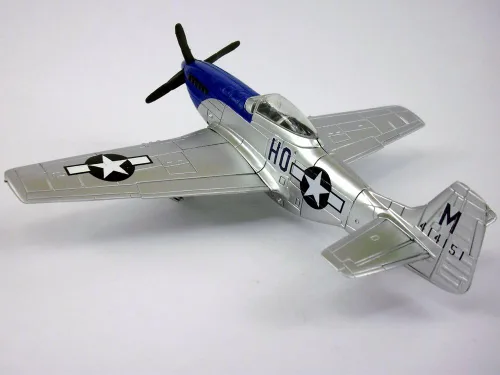 Vista 2 de NewRay 1/48 WWII Kit de modelo de avión: NAA P-51 Mustang de NewRay