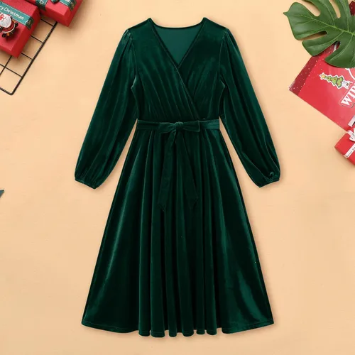 Vista 3 de AWIBMK Vestidos de Navidad para mamá y yo, vestido de terciopelo de manga larga, otoño, invierno, Navidad, vacaciones, mamá, hija, trajes a juego