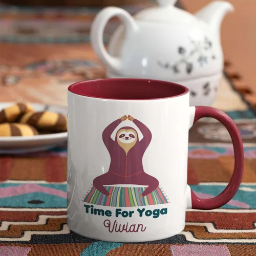 Vista 2 de Taza de café personalizada con nombre para yoga, taza de té de yoga con divertido diseño de perezoso, taza de inspiración para yoga y amantes