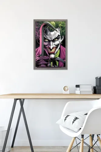 Vista 6 de Trends International DC Comics The Joker - Póster de pared con barra de palanca, 22.4 pulgadas de largo x 14.7 W, versión enmarcada de madera