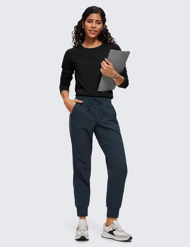 Vista 4 de CRZ YOGA Pantalones deportivos de cintura alta con bolsillos para mujer, de 27.5 pulgadas, ligeros, para entrenamiento, viajes, uso casual, al aire