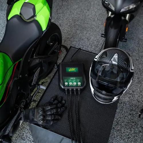 Vista 2 de Battery Tender Plus - Cargador multibanco de 4 bancos, 5 amperios (1.25 amperios por banco), cargador y mantenedor inteligente de batería múltiple