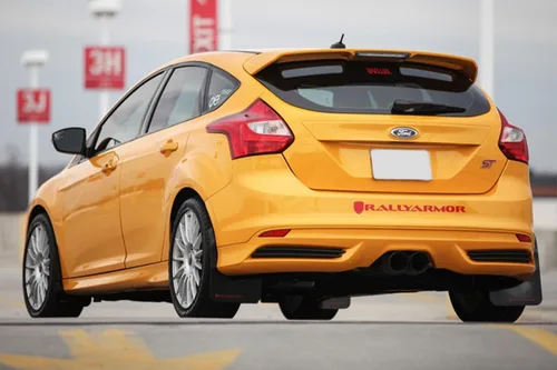 Vista 3 de Rally Armor MF27-UR-BLK/RD Guardabarro negro con logo rojo (para Ford FocusST 13-18)