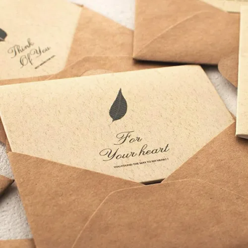 Vista 4 de Paquete de 100 sobres para invitación, sobres de invitación de papel kraft marrón utilizados para tarjetas utilizadas para bodas, invitaciones, baby