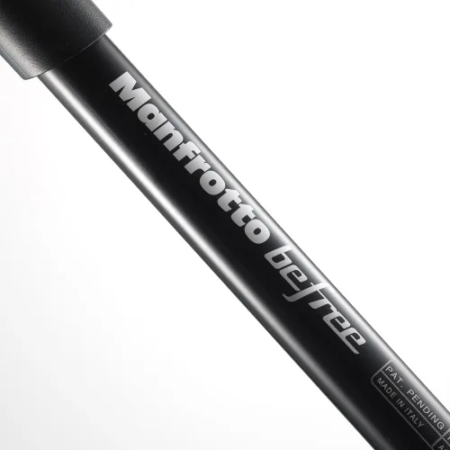 Vista 10 de Manfrotto, MKBFRA4-BH BeFree, trípode de aluminio compacto para viaje, color negro.