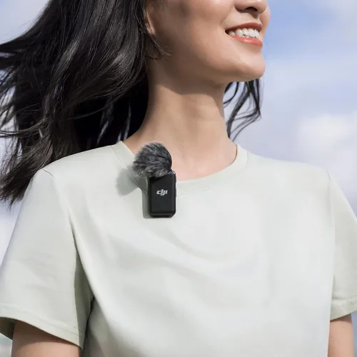 Vista 7 de DJI Mic (2 TX + 1 RX + Estuche de Carga), Micrófono Lavalier Inalámbrico, Alcance de 250m (820 pies), Batería de 15 Horas, Micrófono Inalámbrico