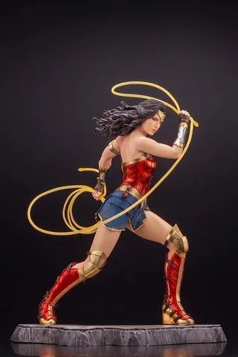 Vista 3 de Kotobukiya ARTFX DC Universe Wonder Woman WW84-1/6 Figura completa