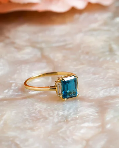 Vista 2 de YoTreasure Anillo de topacio blanco de 1.91 quilates, topacio azul de Londres, joyería de oro amarillo de 14 quilates, Metal Metal Piedra preciosa
