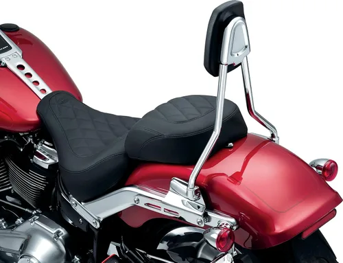 Vista 4 de Kuryakyn 6587 Accesorio de motocicleta: Sissy Bar para motocicletas Harley Davidson Softail 2018-2020 con almohadilla de respaldo acolchada, cromo