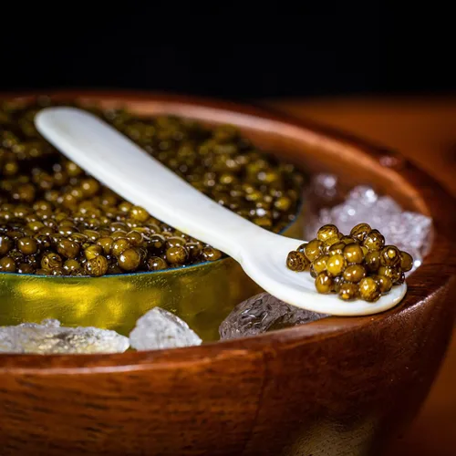 Vista 3 de Imperial Osetra Caviar – Huevas de esturión rusas, perlas de ámbar dorado, sabor a malossol mantecoso, (1 oz / 28 g)
