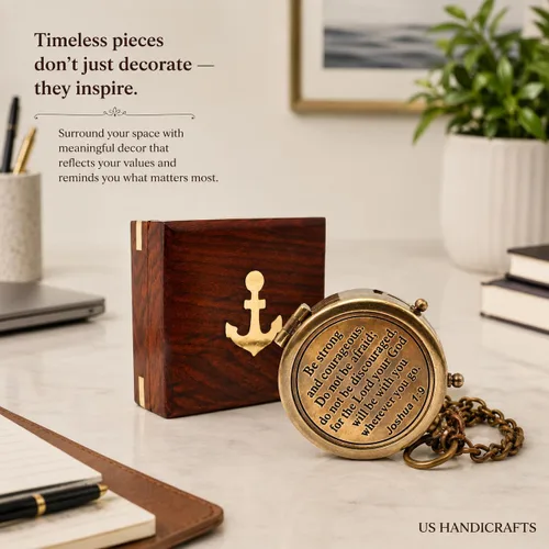 Vista 6 de Compass with Stamped Wooden Case