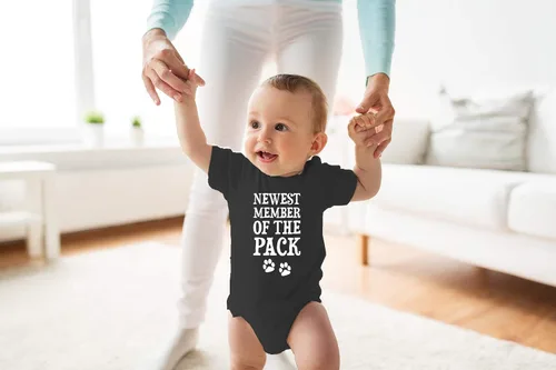 Vista 2 de El nuevo miembro de The Pack - Divertido body esencial para bebé, ropa para niña recién nacida Negro