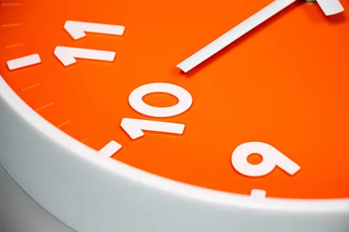 Vista 9 de JENLYSTIME Reloj de pared moderno con número 3D de 12 pulgadas para interiores y exteriores, esfera redonda brillante y colorida, cuarzo silencioso