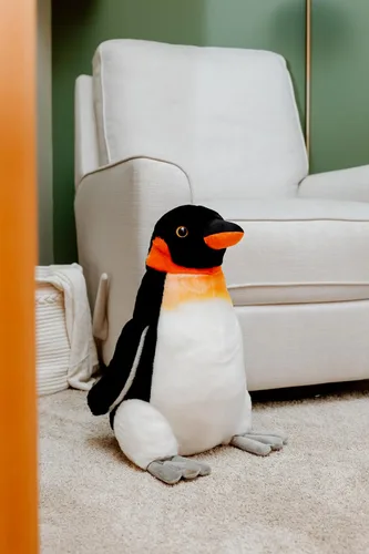 Vista 3 de The Petting Zoo Peluche de pingüino emperador, regalos para niños, animales marinos Wild Onez, juguete de peluche jumbo de pingüino de 20 pulgadas
