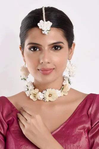 Vista 3 de Efulgenz Flower Jewelry Set Wedding Faux Pearl Beaded Collar Bib Necklace Floral Indian Handmade Necklace Maangtikka Earrings Bracelet Set Jewelry
