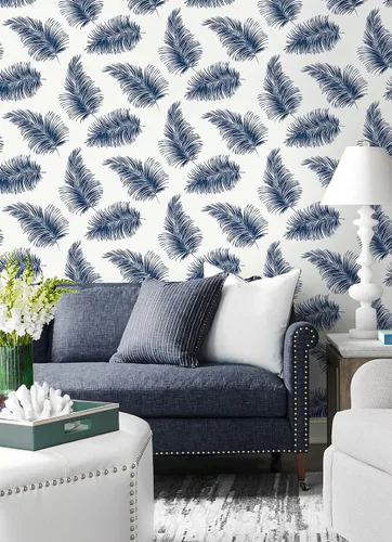 Vista 2 de Lillian August NextWall Luxe Haven - Papel tapiz para despegar y pegar de palma (blanco y azul marino)