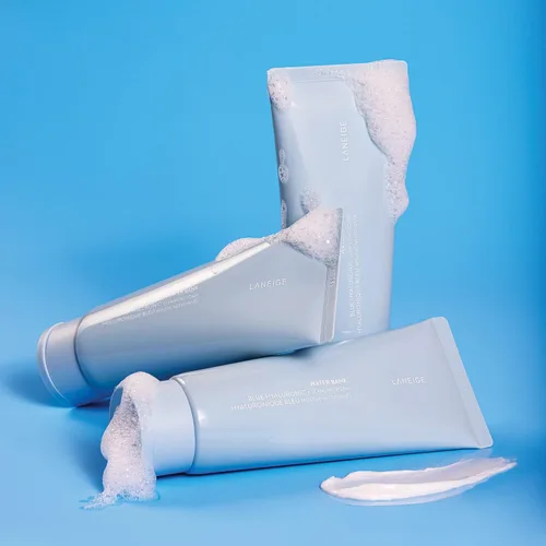 Vista 4 de LANEIGE Espuma limpiadora de banco de agua: lavado facial hidratante y removedor de maquillaje con ácido hialurónico y enzima de papaína para una
