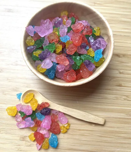 Vista 3 de SweetGlob Gemas grandes de caramelo de azúcar de roca antiguas, cristales de roca de azúcar en trozos (sabores surtidos, 1 libra)