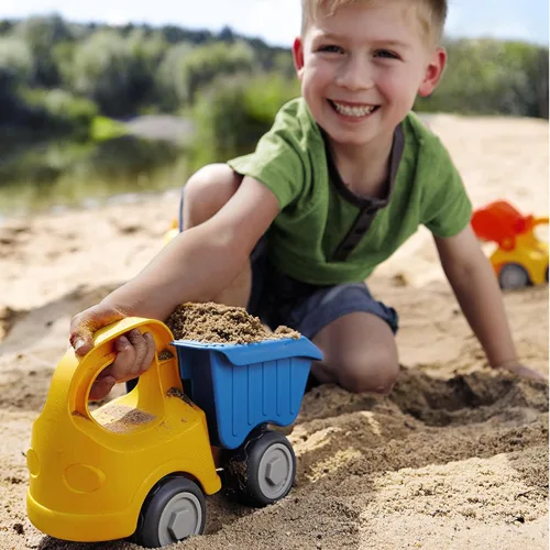 Vista 4 de HABA Camión volquete Juguetes de playa para niños pequeños, juguetes de construcción y artículos esenciales de playa para niños mayores de 18 meses