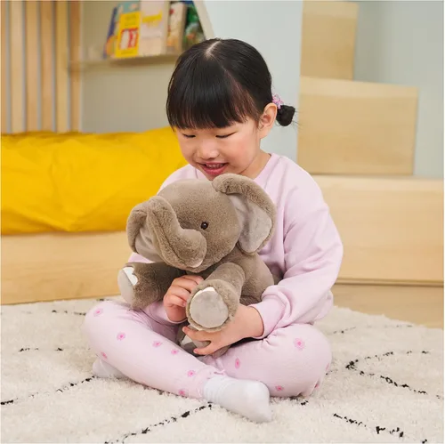 Vista 2 de GUND Peluche Chai Elefante, animal de peluche prémium para edades de 1 año en adelante, gris, 10 pulgadas
