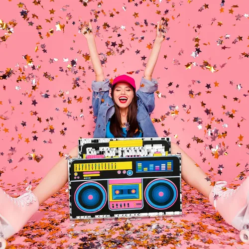 Vista 4 de Tenare Boombox Piñata Boom Box - Piñata de los años 80, suministros de fiesta musical retro de los años 90 para decoración de fiesta de cumpleaños