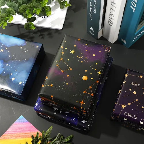 Vista 5 de 12 hojas de papel de regalo de galaxia, no enrollado, papel de regalo de constelación de cielo estrellado azul y morado, plegado plano