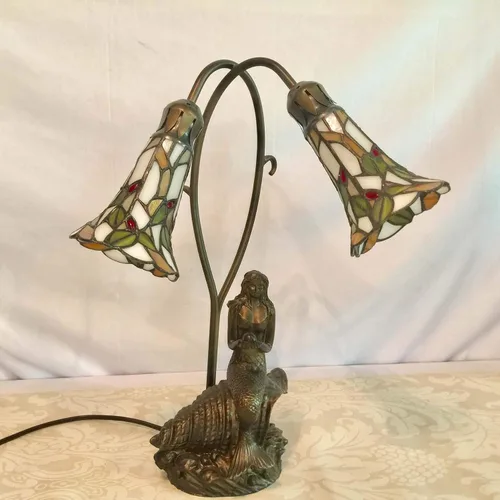 Vista 4 de Bieye L10625 Lámpara de mesa con diseño de sirena y lirio, estilo Tiffany, 20 pulgadas de alto