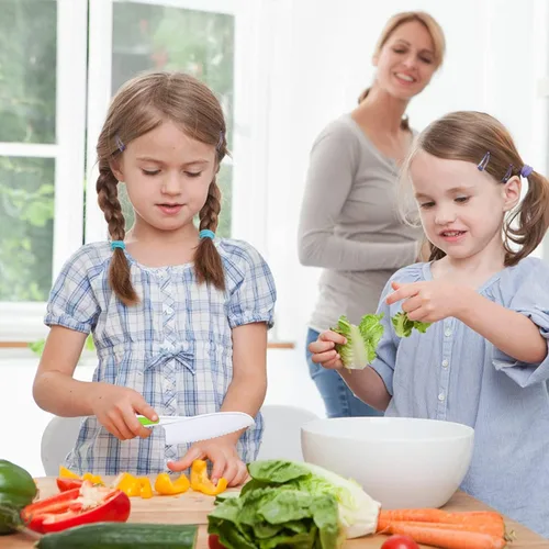 Vista 3 de Juego de 23 piezas de cuchillos para niños para cocina real, juguetes de cocina Montessori para niños pequeños, juego de cuchillos para niños