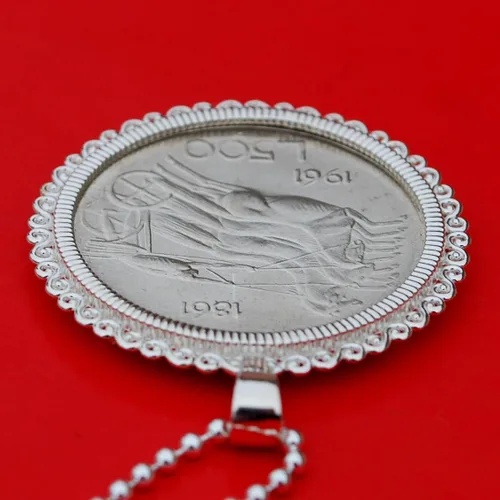 Vista 4 de 1961 Italy Unification Centennial 500 Lire BU Unc 83.5% Silver Coin 925 Sterling Silver Necklace NEW - Showing Reverse Quadriga