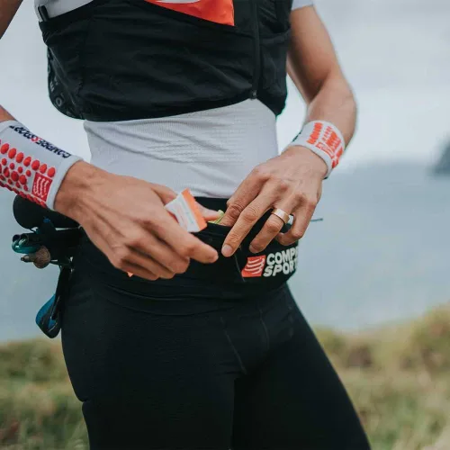 Vista 9 de COMPRESSPORT Free Belt Pro - Ergonómico - Ultraligero - 6 horas de autonomía - Sin balanceo - Compartimento grande - Negro