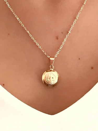 Vista 5 de LESLIE BOULES Collar con medalla de San Benito chapado en oro de 18 quilates para mujer, joyería religiosa