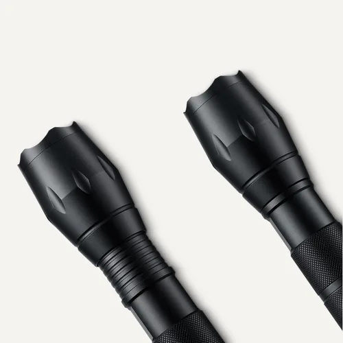Vista 4 de Amazon Basics Linterna LED de mano, 200 linternas de alto lumen Enfoque de brillo ajustable, negro