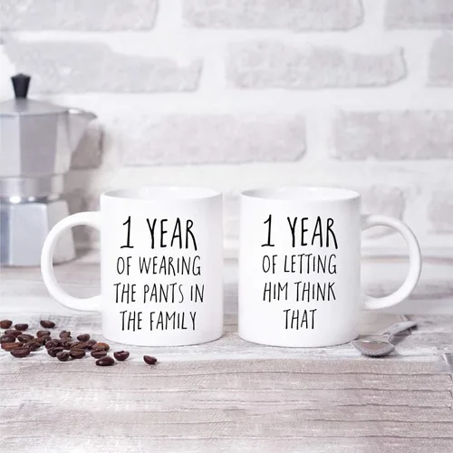 Vista 4 de Andaz Press Divertida taza de café de 11 onzas para parejas, regalo de broma para el primer aniversario de boda, 1 año de usar los pantalones