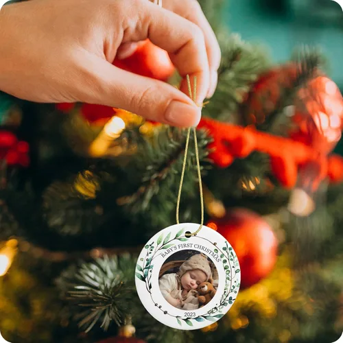 Vista 4 de Adornos personalizados para la primera Navidad del bebé, adornos colgantes de cerámica con foto de bebé, regalo de recuerdo para bebé recién nacido