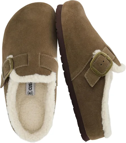 Vista 12 de CUSHIONAIRE Haven - Zuecos de cuero genuino para mujer, zapatos sin cordones con forro de piel sintética con plantilla de corcho y hebilla ajustable