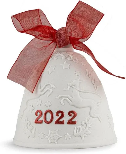 Vista 3 de LLADRÓ Bola de Navidad 2022 Azul. Adorno decorativo en porcelana mate con detalles azules. Bola de Navidad de porcelana