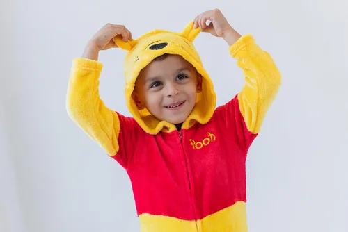 Vista 5 de Disney - mameluco de Winnie The Pooh, para niños, con gorro.